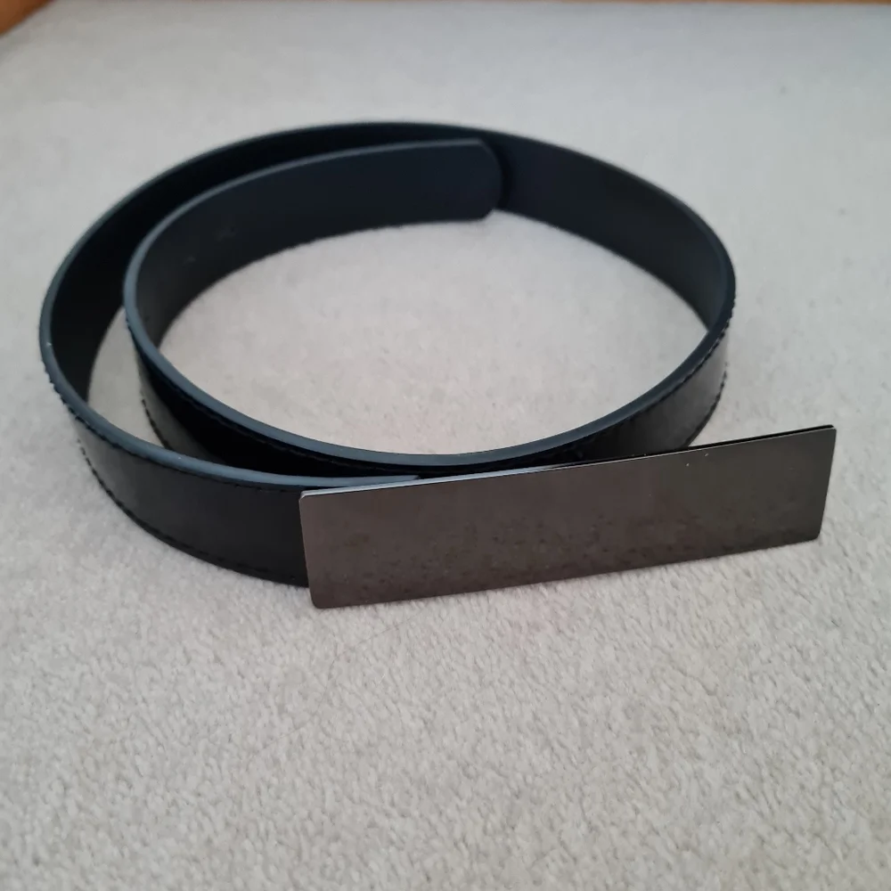 Cue Navy, Black, White dress with belt | size 10 - Picture 4 of 5